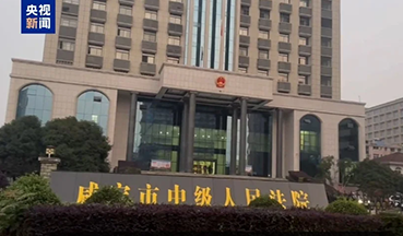 今日宣判！押送李铁的警车已进入法院...