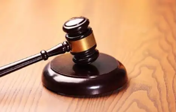 男子醉驾电动自行车撞上路边半挂车后死亡，家属起诉4名同饮者索赔35万 法院