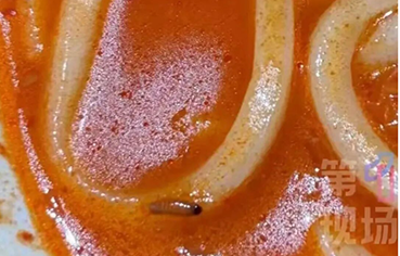 “小孩当场就吐了”！山姆一网红产品被曝吃出蛆虫，门店回应