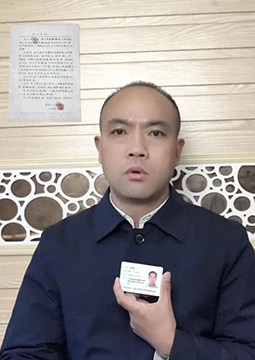 云南镇雄县原信访局局长李某国被免职，此前被刑满出狱的县公安局原副局长举