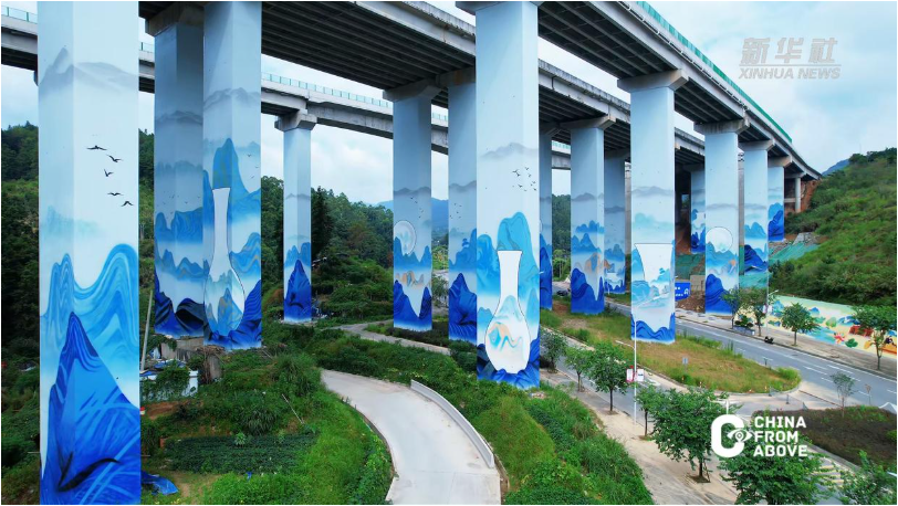 福建德化：彩绘桥墩 尽显瓷都风韵