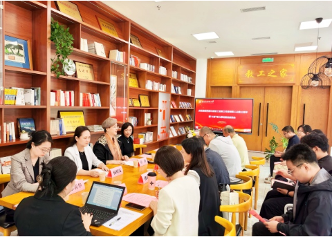 章群劳模与教职工创新工作室领衔人从教42周年座谈会在西财教工之家举行